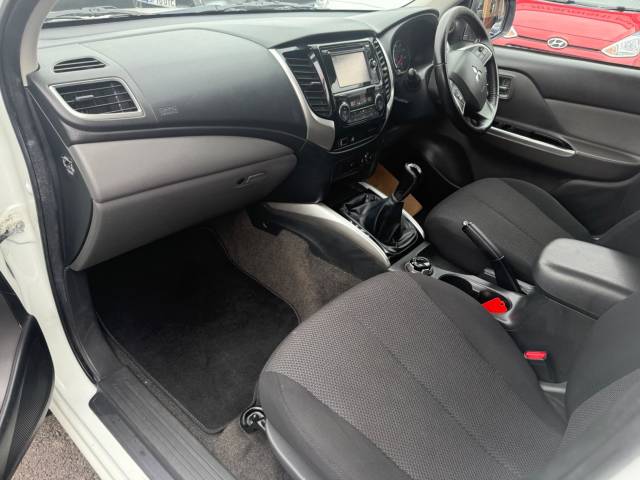 2015 Mitsubishi L200 2.4 Double Cab DI-D 178 Titan 4WD
