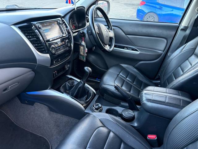 2017 Mitsubishi L200 2.4 DI-D DC Barbarian Pickup Double Cab 4dr Diesel Manual 4WD Euro 5 (178 ps)