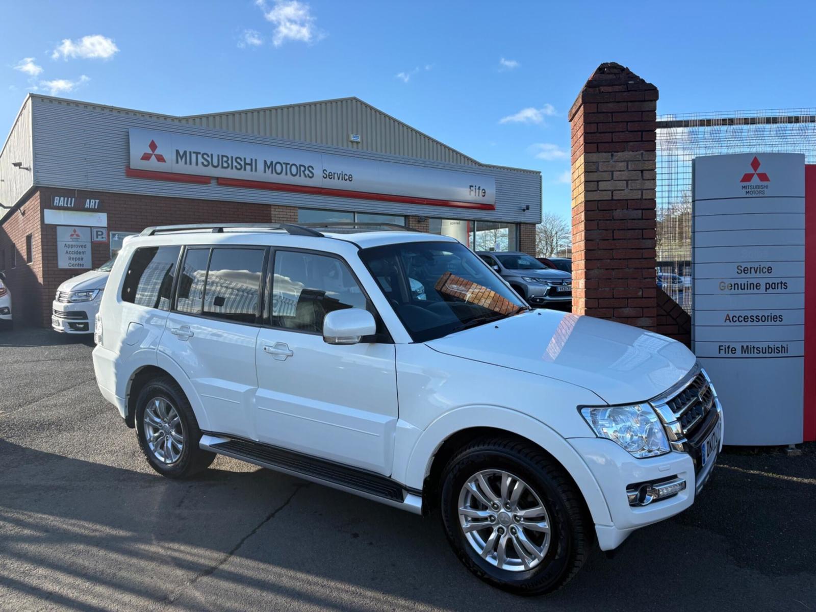 2017 Mitsubishi Shogun