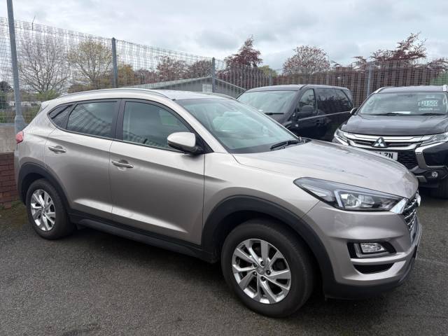 Hyundai TUCSON 1.6 GDi SE Nav SUV 5dr Petrol Manual Euro 6 (s/s) (132 ps) SUV Petrol Gold