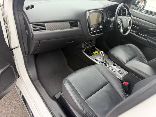 2019 Mitsubishi Outlander 2.4h TwinMotor 13.8kWh Dynamic CVT 4WD Euro 6 (s/s) 5dr