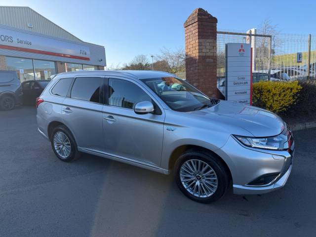 Mitsubishi Outlander 2.4h TwinMotor 13.8kWh Juro CVT 4WD Euro 6 (s/s) 5dr SUV Petrol Plug-in Hybrid Sterling Silver