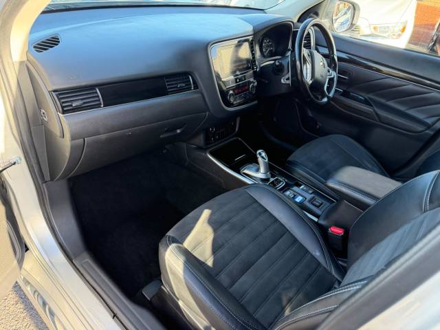 2019 Mitsubishi Outlander 2.4h TwinMotor 13.8kWh Juro CVT 4WD Euro 6 (s/s) 5dr