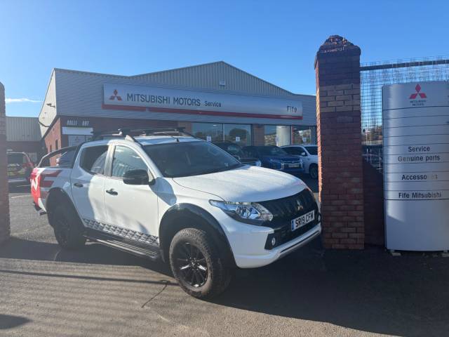 Mitsubishi L200 2.4 DI-D DC Barbarian Black 4WD Euro 6 4dr (Roll Top) Pickup Diesel Pearl White
